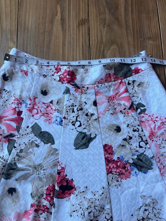 White House Black Market Vibrant White and Pink Floral Textured Pleated A-Line M - Picture 4 of 5